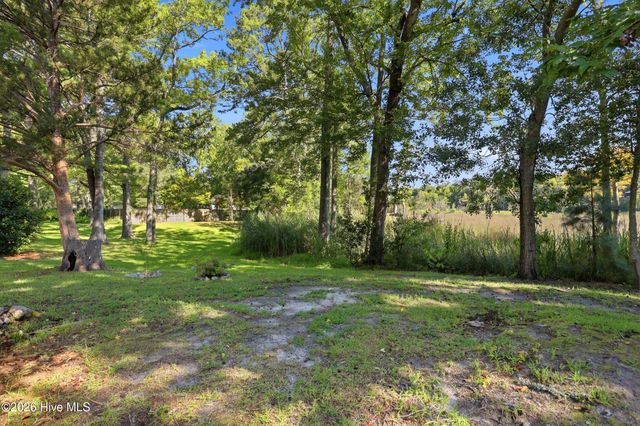 301 Crooked Creek Road, Wilmington, NC 28409