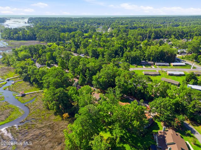 301 Crooked Creek Road, Wilmington, NC 28409