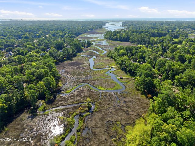 301 Crooked Creek Road, Wilmington, NC 28409