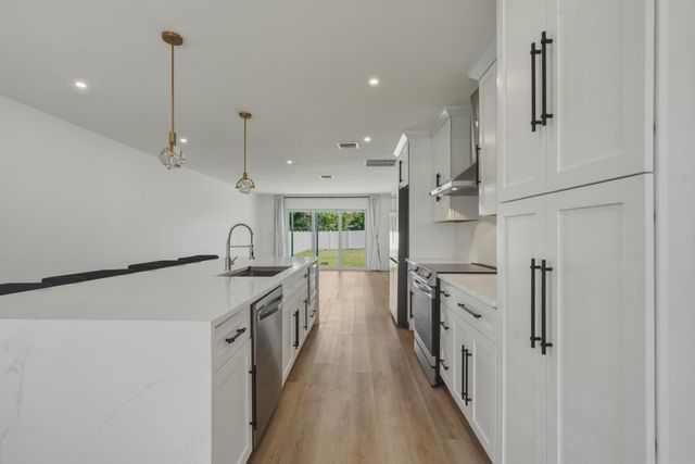 461 SW 1st Street 461, Boca Raton, FL 33432