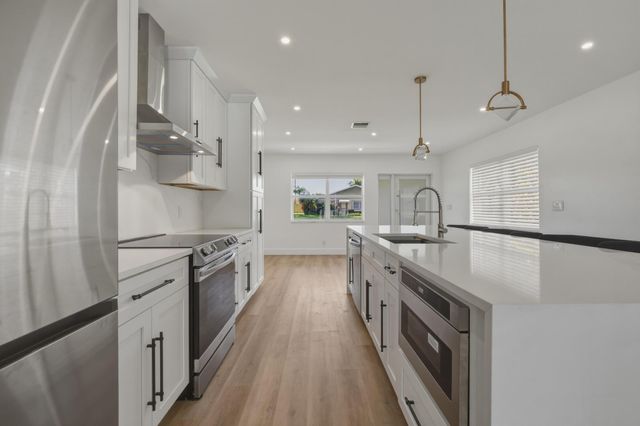 461 SW 1st Street 461, Boca Raton, FL 33432