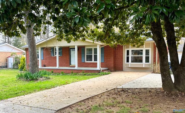 511 Jeffery Drive NW, Huntsville, AL 35806