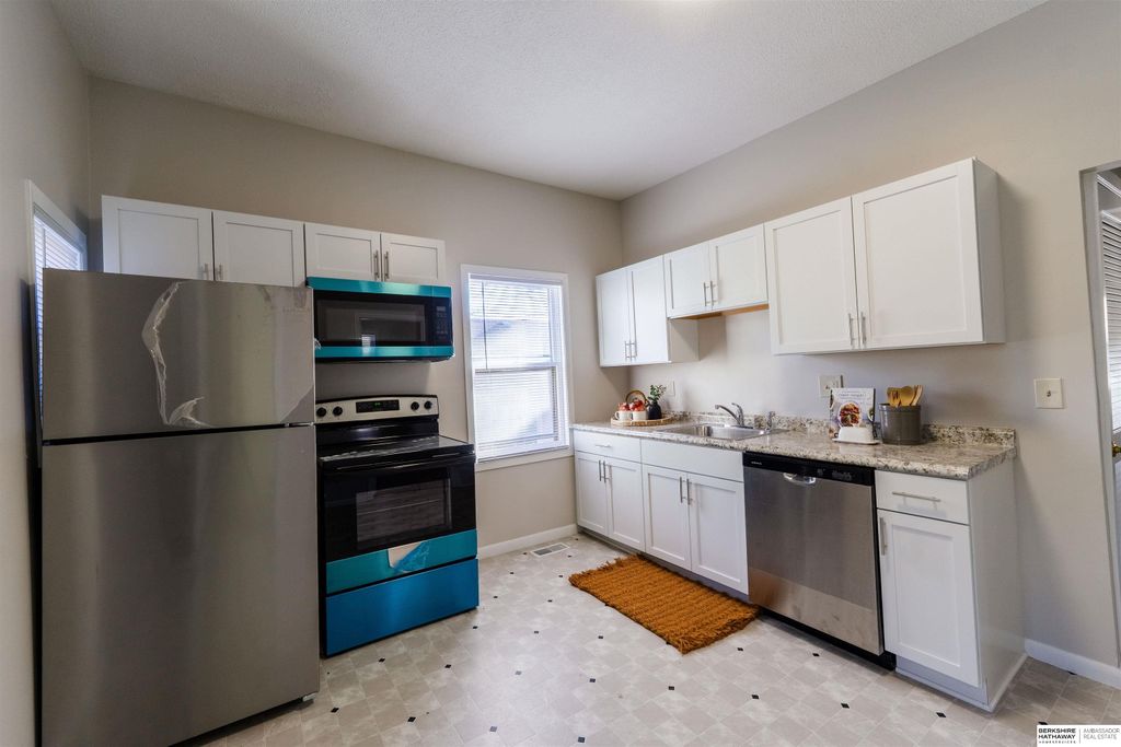 4266 Maple Street, Omaha, NE 68111