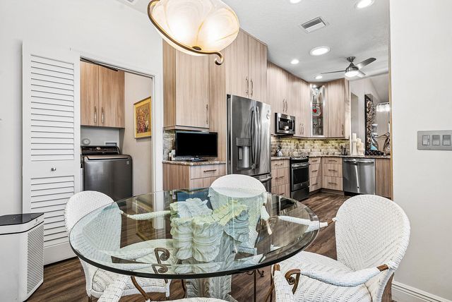 10644 Royal Caribbean Circle, Boynton Beach, FL 33437
