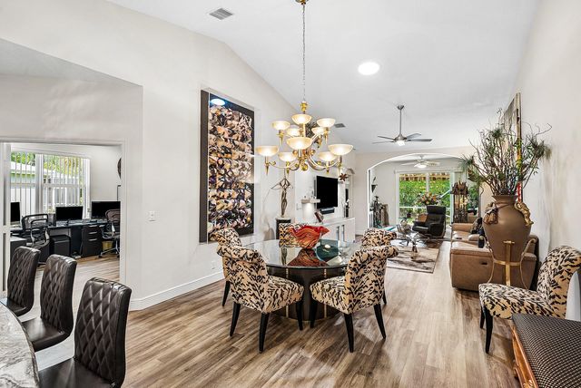10644 Royal Caribbean Circle, Boynton Beach, FL 33437