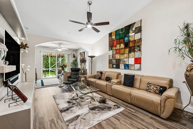 10644 Royal Caribbean Circle, Boynton Beach, FL 33437