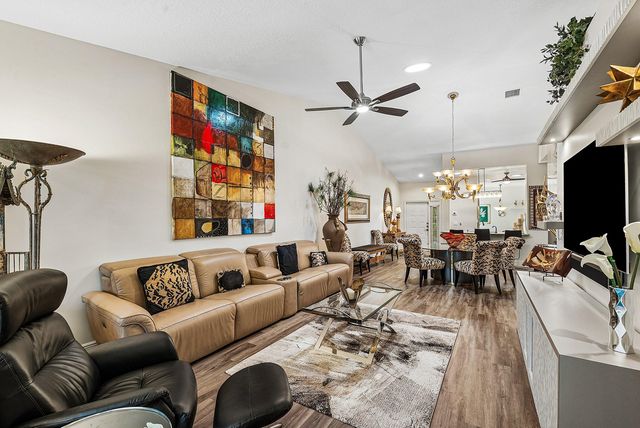 10644 Royal Caribbean Circle, Boynton Beach, FL 33437