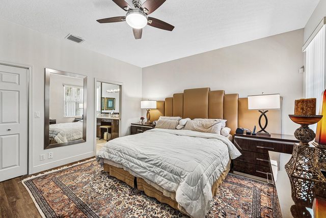 10644 Royal Caribbean Circle, Boynton Beach, FL 33437