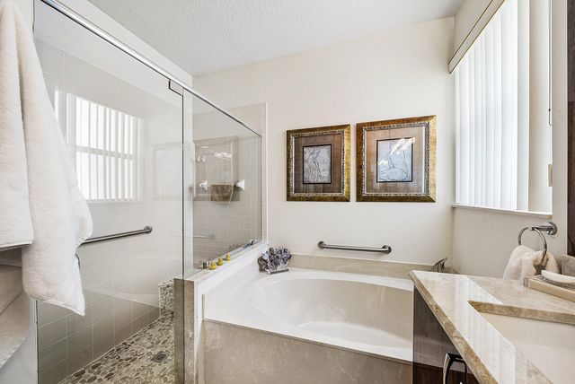 10644 Royal Caribbean Circle, Boynton Beach, FL 33437