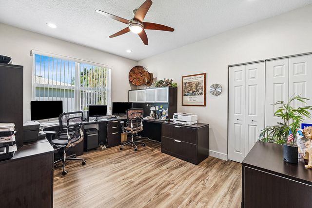 10644 Royal Caribbean Circle, Boynton Beach, FL 33437