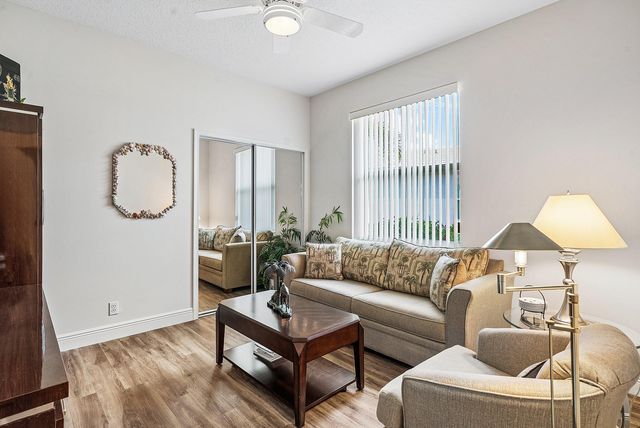 10644 Royal Caribbean Circle, Boynton Beach, FL 33437