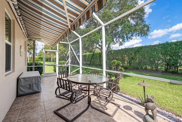 10644 Royal Caribbean Circle, Boynton Beach, FL 33437