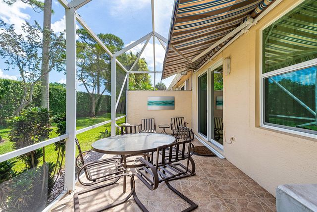 10644 Royal Caribbean Circle, Boynton Beach, FL 33437