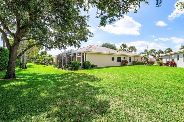 10644 Royal Caribbean Circle, Boynton Beach, FL 33437
