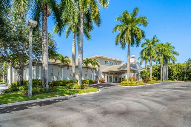 10644 Royal Caribbean Circle, Boynton Beach, FL 33437