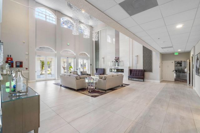 10644 Royal Caribbean Circle, Boynton Beach, FL 33437