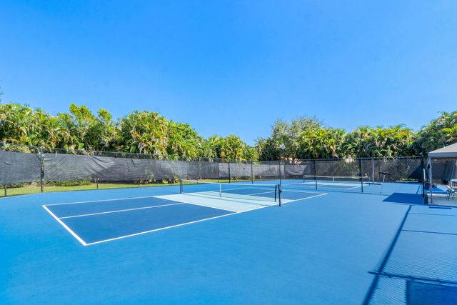 10644 Royal Caribbean Circle, Boynton Beach, FL 33437