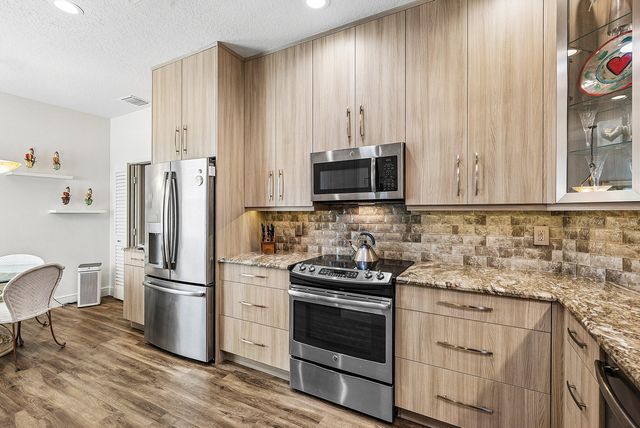 10644 Royal Caribbean Circle, Boynton Beach, FL 33437