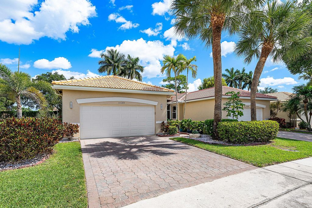 10644 Royal Caribbean Circle, Boynton Beach, FL 33437