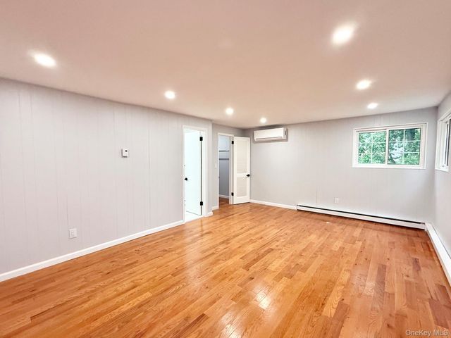 20 Baylis Place, Syosset, NY 11791