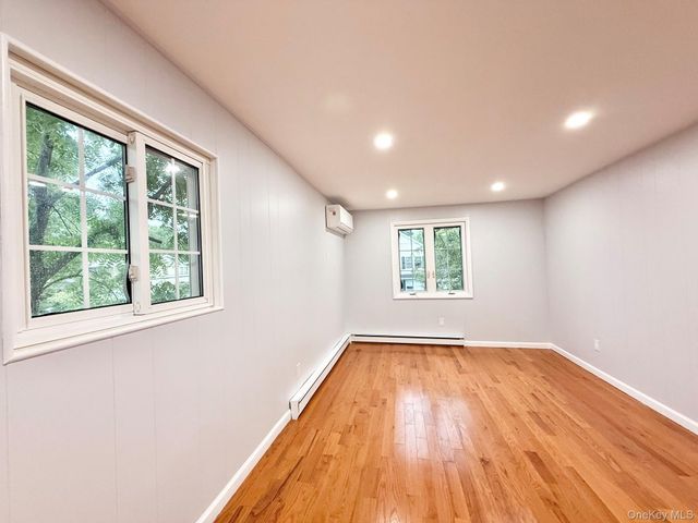 20 Baylis Place, Syosset, NY 11791