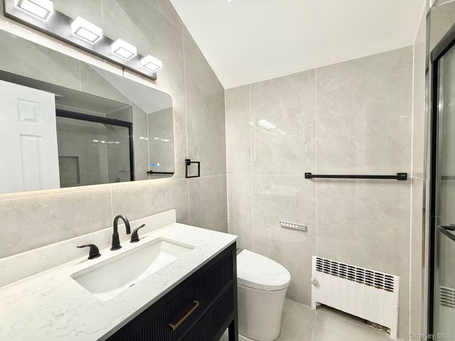 20 Baylis Place, Syosset, NY 11791