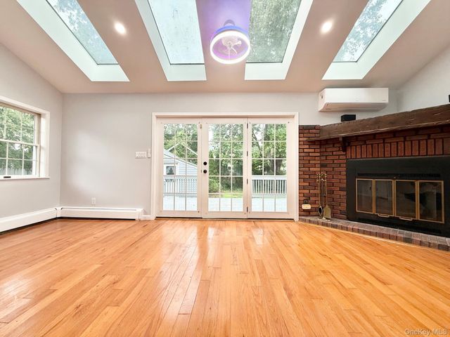 20 Baylis Place, Syosset, NY 11791