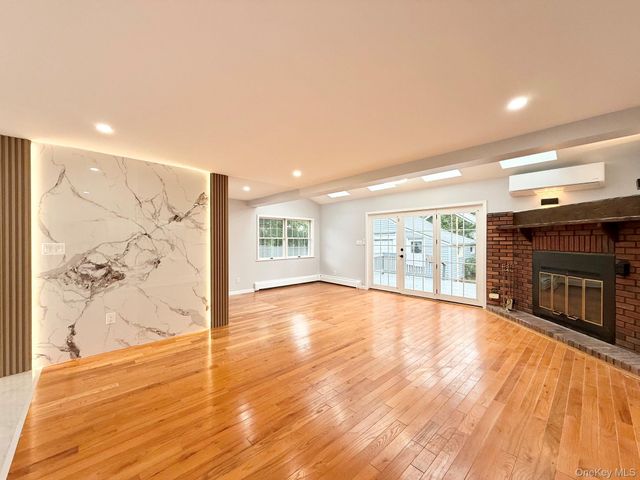 20 Baylis Place, Syosset, NY 11791