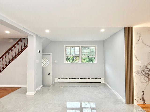 20 Baylis Place, Syosset, NY 11791