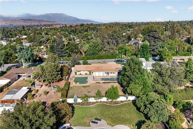 1524 Dwight, Redlands, CA 92373