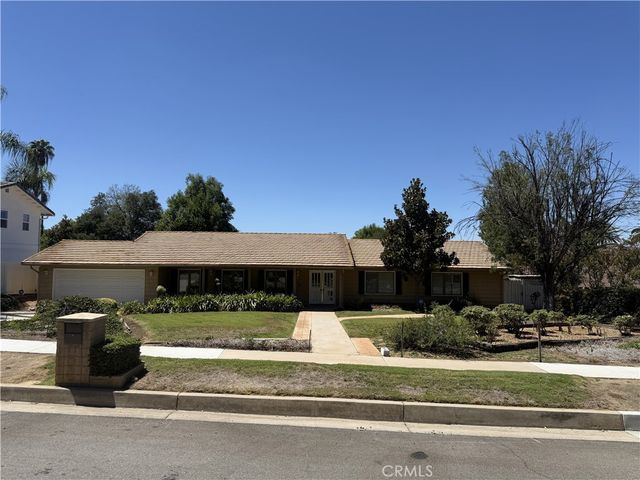 1524 Dwight, Redlands, CA 92373
