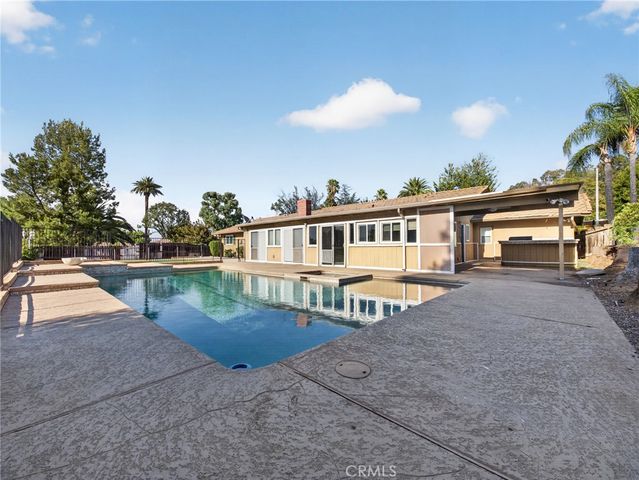 1524 Dwight, Redlands, CA 92373
