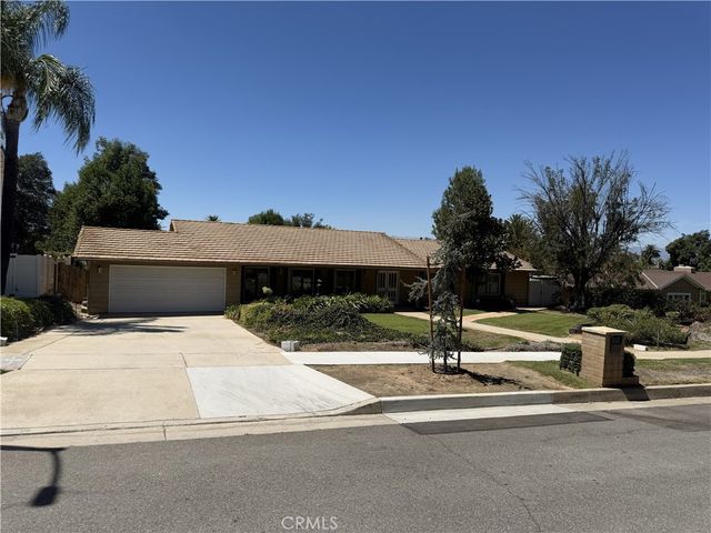 1524 Dwight, Redlands, CA 92373
