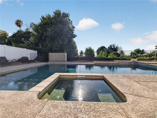 1524 Dwight, Redlands, CA 92373
