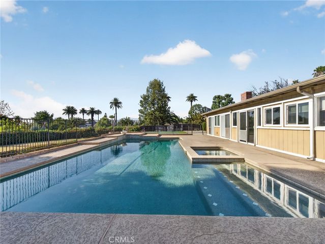 1524 Dwight, Redlands, CA 92373