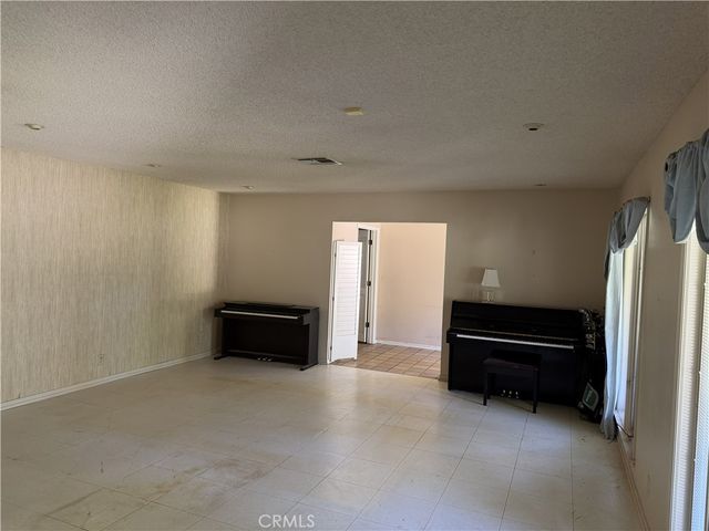 1524 Dwight, Redlands, CA 92373