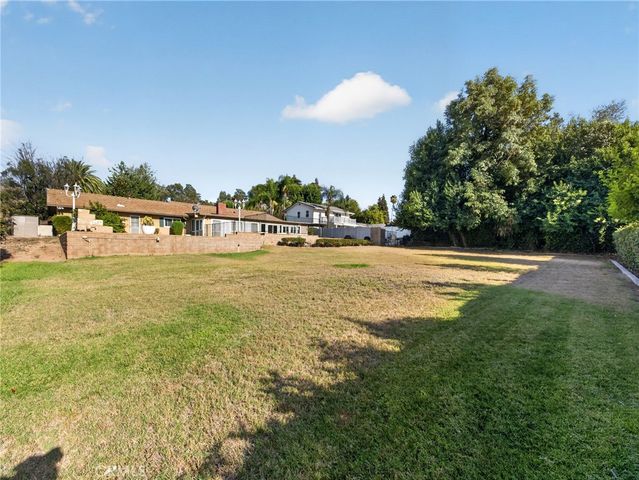 1524 Dwight, Redlands, CA 92373