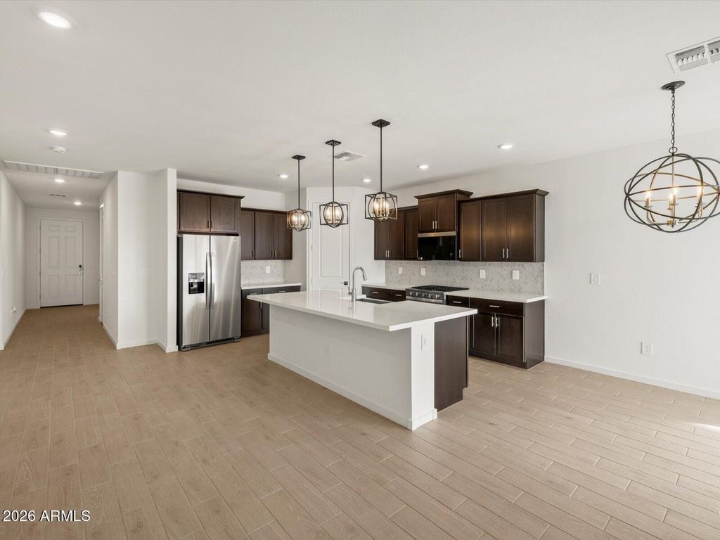 10819 W JONES Avenue, Tolleson, AZ 85353 — photo 4
