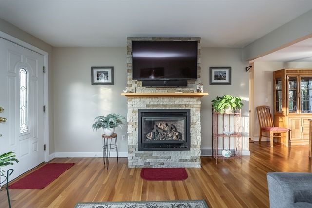 34 Columbia Rd, Swansea, MA 02777