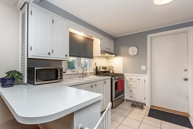 34 Columbia Rd, Swansea, MA 02777