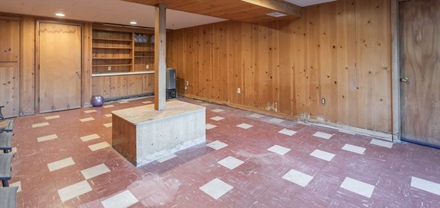 34 Columbia Rd, Swansea, MA 02777