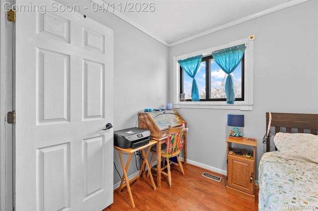 21301 Violet Street, St. Clair Shores, MI 48082