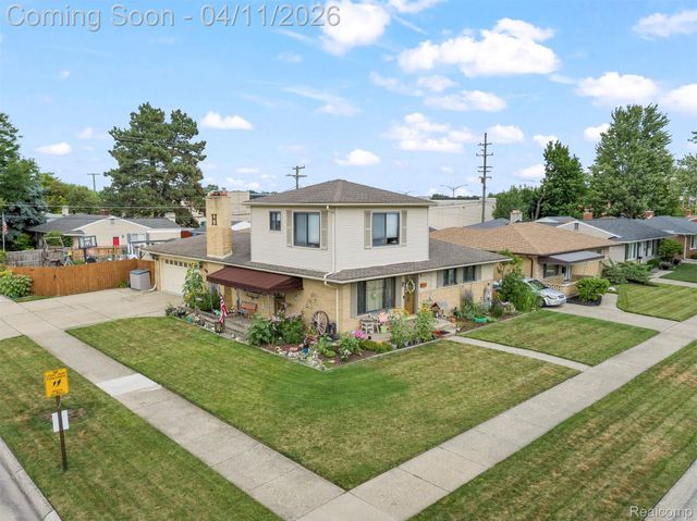 21301 Violet Street, St. Clair Shores, MI 48082