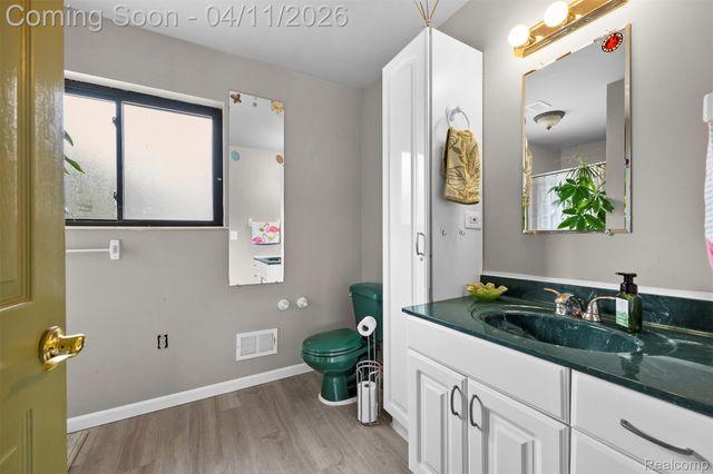 21301 Violet Street, St. Clair Shores, MI 48082