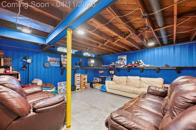 21301 Violet Street, St. Clair Shores, MI 48082