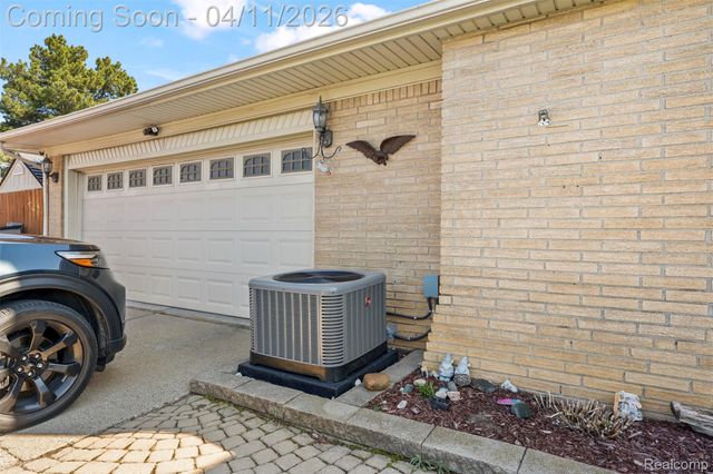 21301 Violet Street, St. Clair Shores, MI 48082