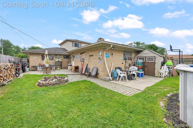 21301 Violet Street, St. Clair Shores, MI 48082