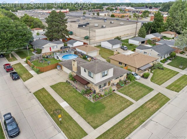21301 Violet Street, St. Clair Shores, MI 48082