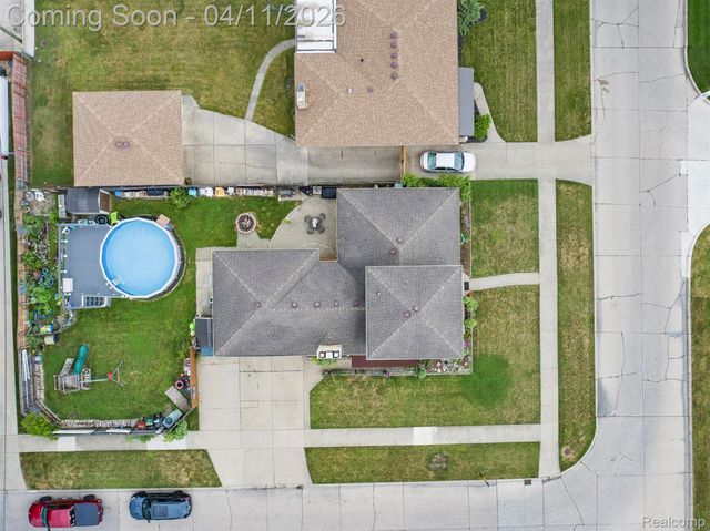 21301 Violet Street, St. Clair Shores, MI 48082