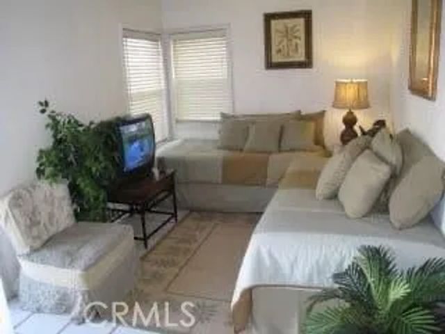 518 Bayview Drive, Hermosa Beach, CA 90254